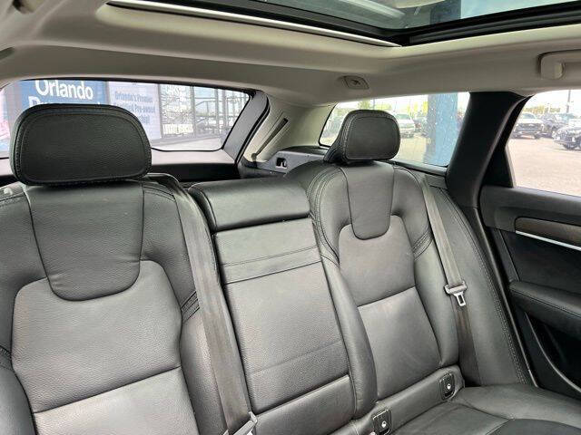 2020 Volvo V90 Cross Country T6