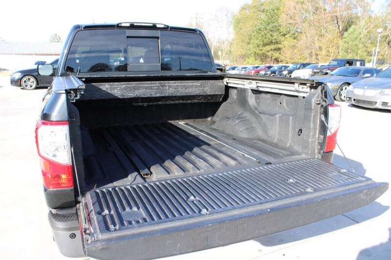 2017 Nissan Titan Platinum Reserve