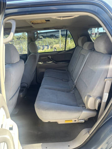2005 Toyota Sequoia SR5
