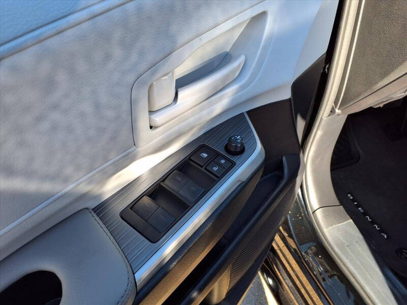 2025 Toyota Sienna LE 8-Passenger