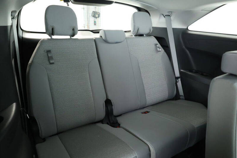 2025 Toyota Sienna LE 8-Passenger