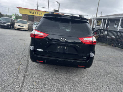 2016 Toyota Sienna XLE Premium 8-Passenger