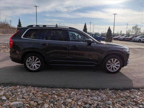 2016 Volvo XC90 T6 Momentum