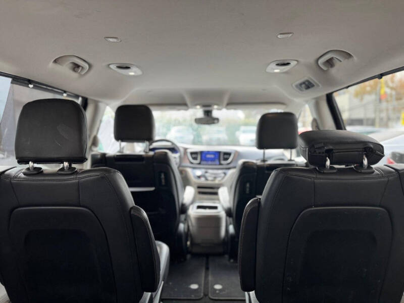 2017 Chrysler Pacifica Touring-L Plus