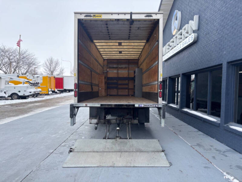 2018 Isuzu NRR 24FT Box Truck