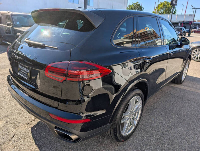2017 Porsche Cayenne Platinum Edition