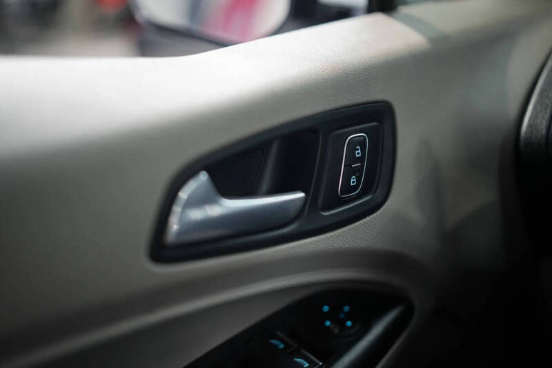 2022 Ford Transit Connect Titanium