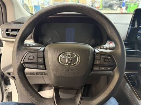 2024 Toyota Sienna LE 8-Passenger