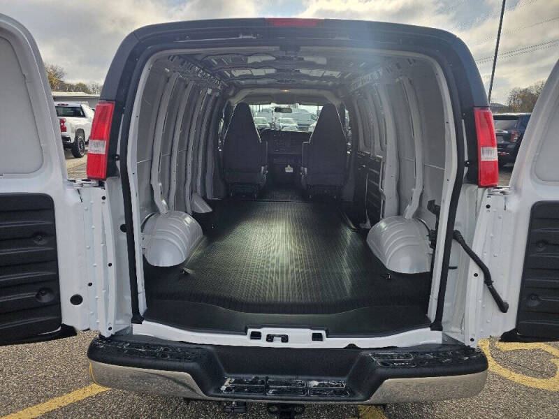 2025 Chevrolet Express 2500