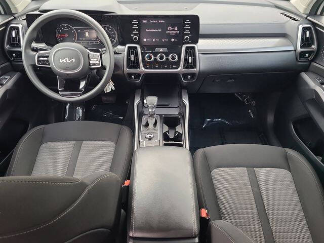 2023 Kia Sorento LX