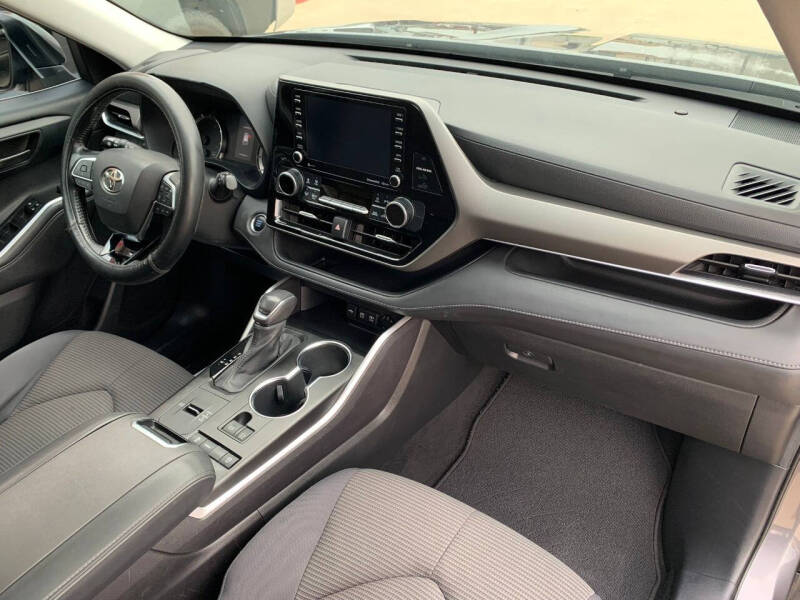 2021 Toyota Highlander LE