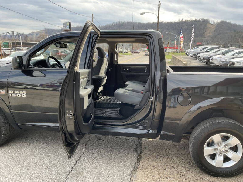 2016 RAM 1500 SLT