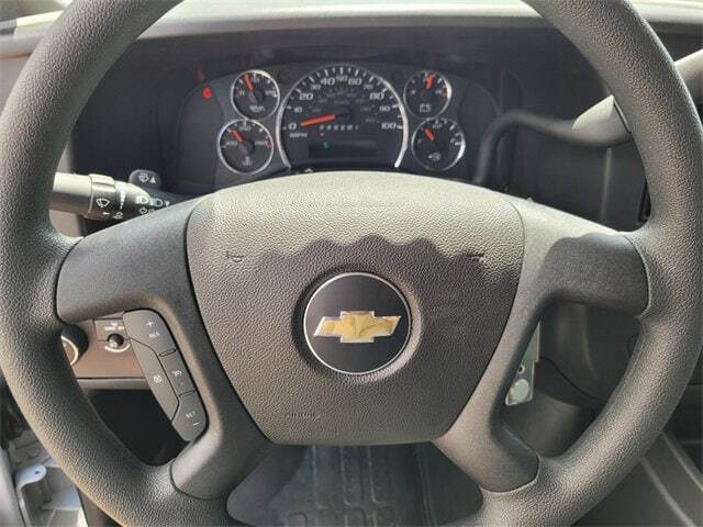 2025 Chevrolet Express 2500