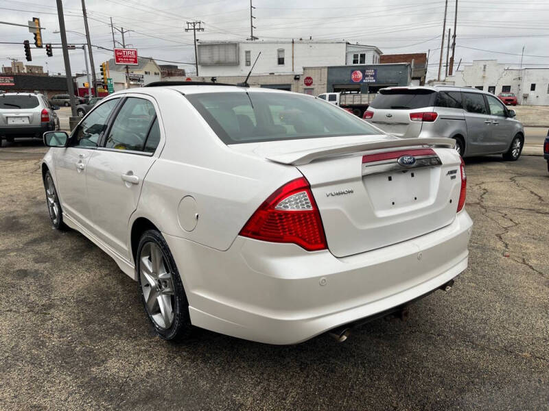 2011 Ford Fusion Sport photo 3