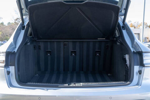 2025 Porsche Macan T