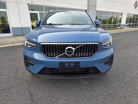 2024 Volvo XC40 B5 Core Dark Theme