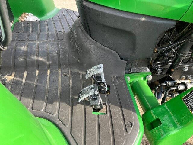 2012 John Deere 4120 TRACTOR