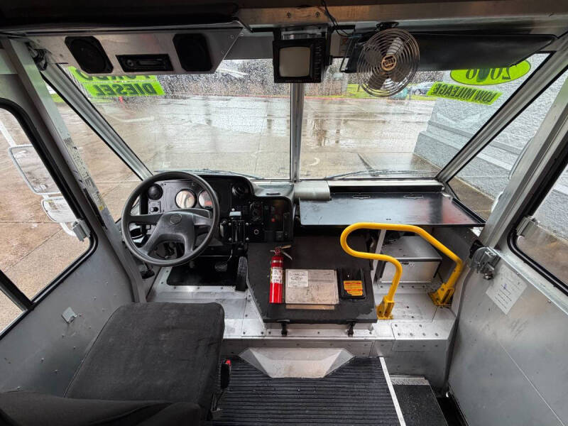 2006 Freightliner MT45 Chassis