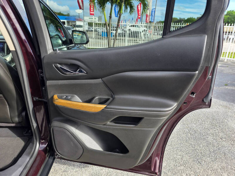 2017 GMC Acadia Denali