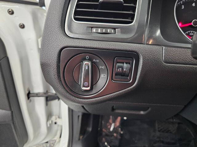 2019 Volkswagen Golf SE