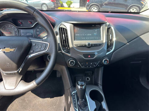 2017 Chevrolet Cruze LT Auto