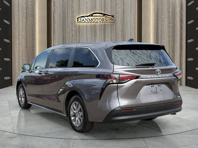 2024 Toyota Sienna LE 8-Passenger