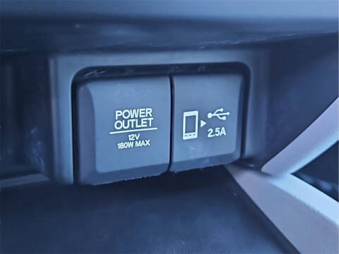 2022 Honda Pilot Touring w/Rear Captain's Chairs