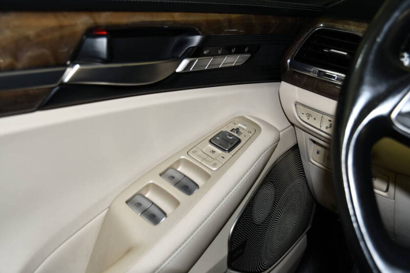 2019 Genesis G90