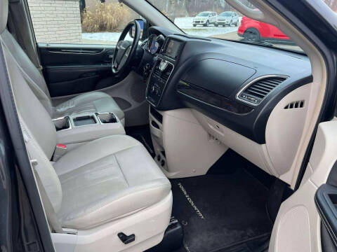 2012 Chrysler Town and Country Touring