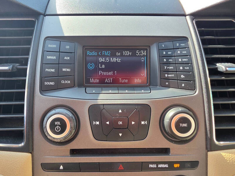 2013 Ford Taurus SE