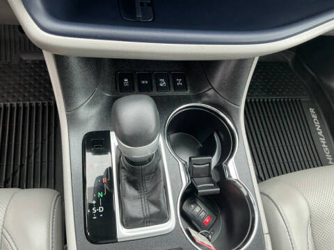 2017 Toyota Highlander Limited Platinum