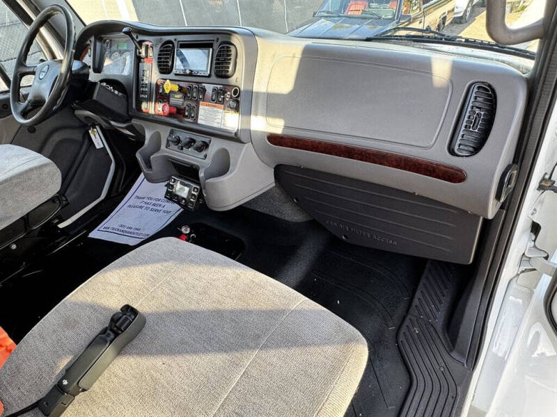 2017 Freightliner M2 106