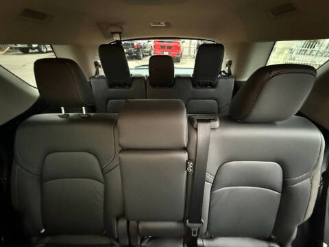 2025 Nissan Pathfinder SL