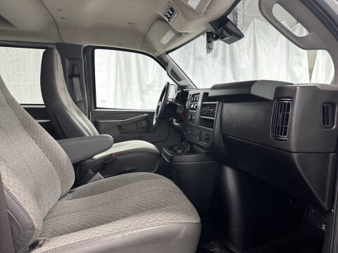 2025 Chevrolet Express LT 3500