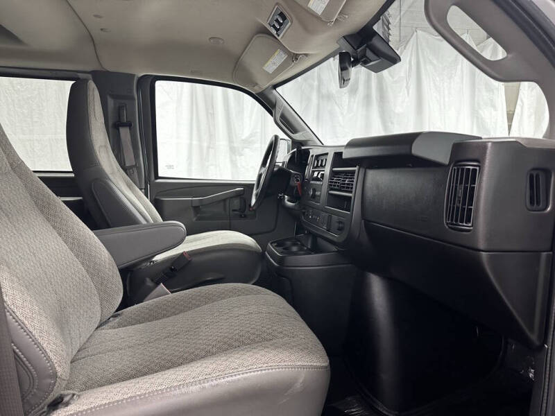 2025 Chevrolet Express LT 3500