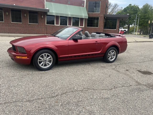 2005 Ford Mustang V6 Deluxe