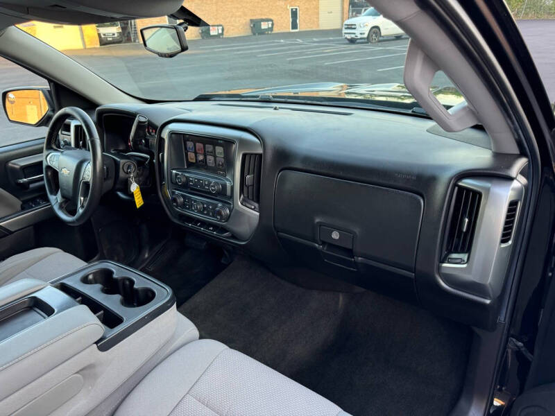 2018 Chevrolet Silverado 1500 LT photo 16