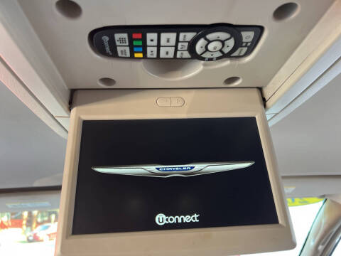 2016 Chrysler Town and Country Touring