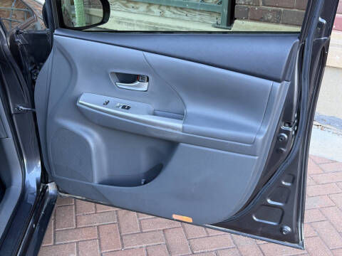 2013 Toyota Prius v Five