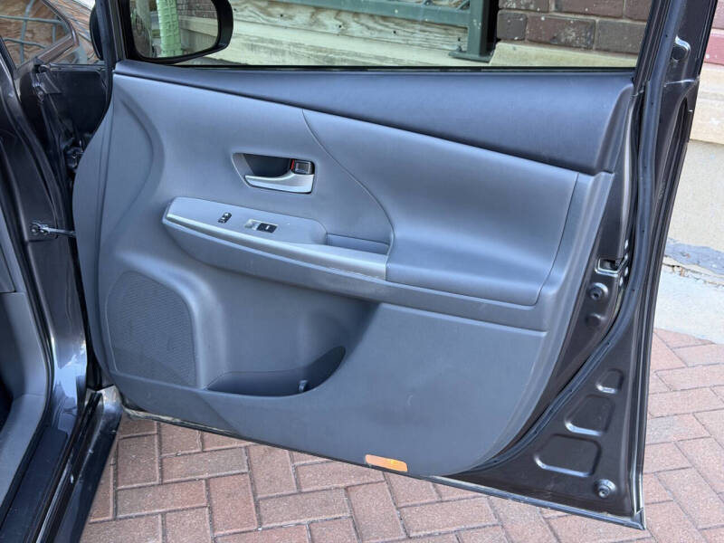 2013 Toyota Prius v Five