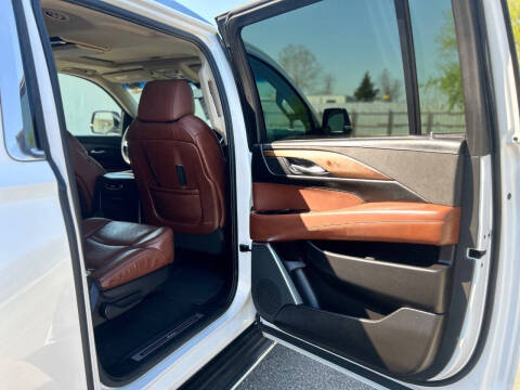 2017 Cadillac Escalade ESV Luxury