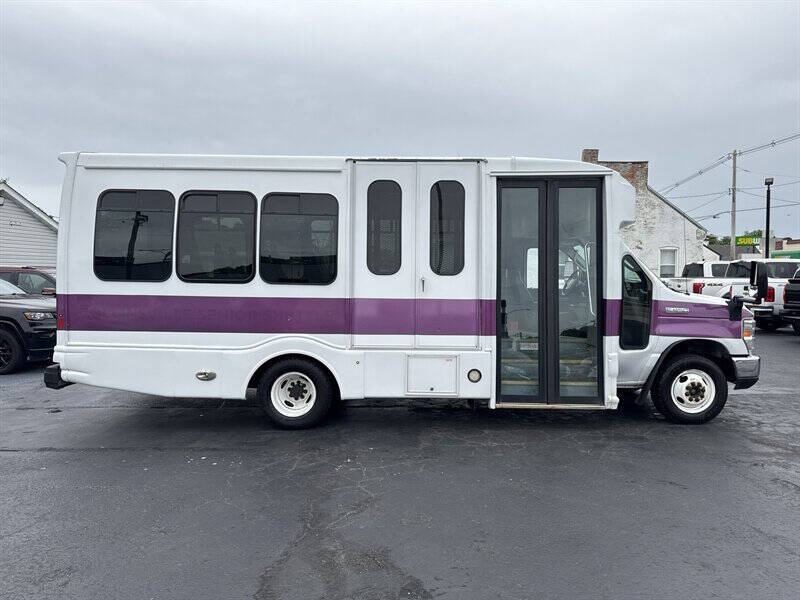 2017 Ford E-Series E-450 SD