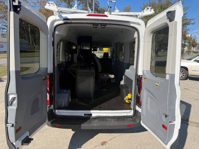 2017 Ford Transit 150 XLT