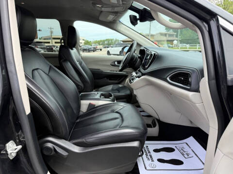 2023 Chrysler Pacifica Plug-In Hybrid Touring L