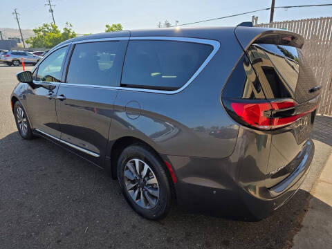 2023 Chrysler Pacifica Plug-In Hybrid Limited