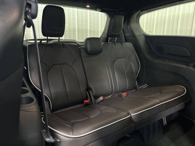 2027 Chrysler Pacifica Limited