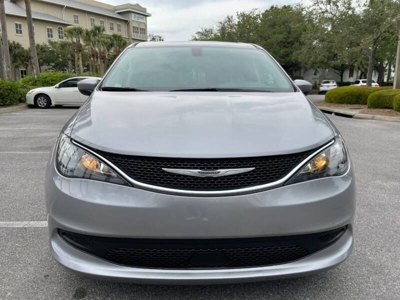 2021 Chrysler Voyager LX