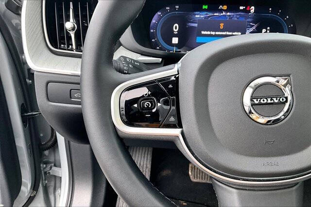 2025 Volvo XC60 B5 Plus Dark Theme