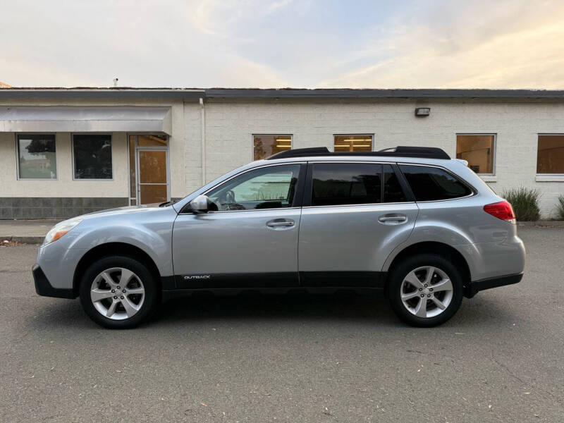 2014 Subaru Outback 2.5i Premium photo 8