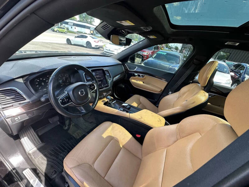 2016 Volvo XC90 T6 Momentum